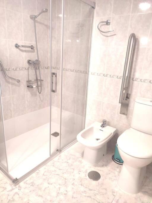 Charming & Spacious Apartment In Historic Centre & Short Walk To Beach 阿利坎特 外观 照片
